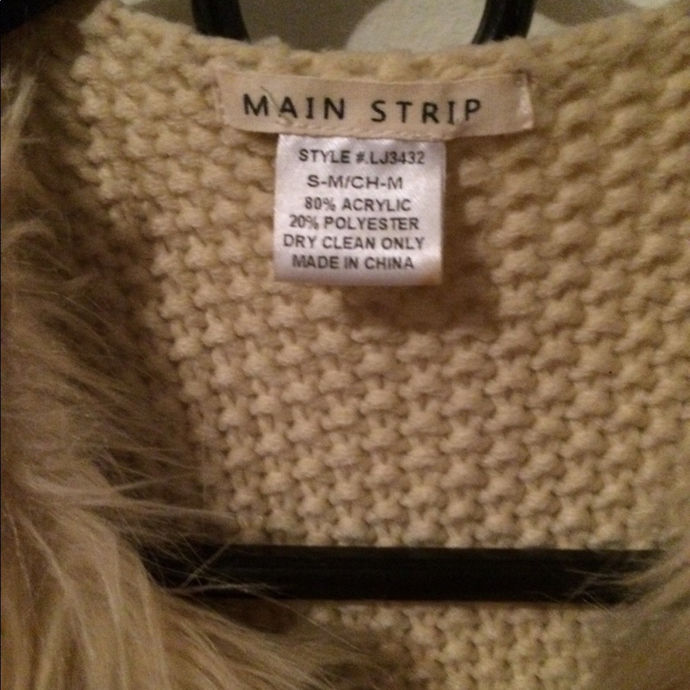 Furry vest - Picture 2 of 2